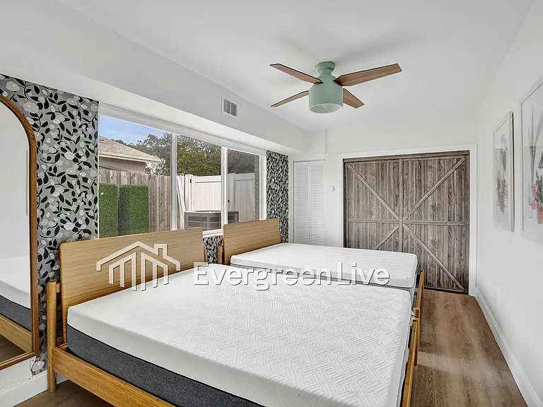 1115 SW 4th Ave — Photo 13