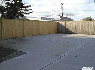 12 Bath St, Long Beach, NY 11561