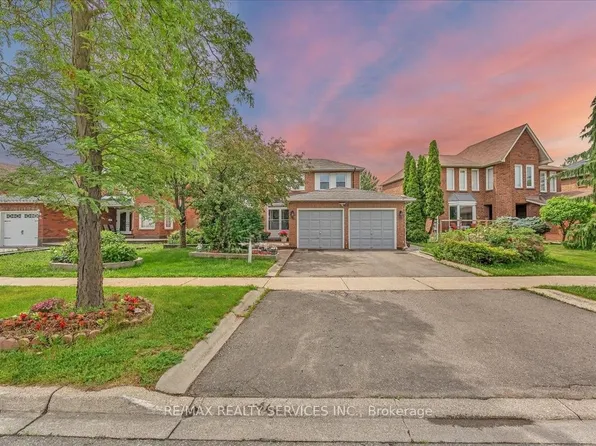 16 Major William Sharpe Dr E, Brampton, ON L6X 3K3