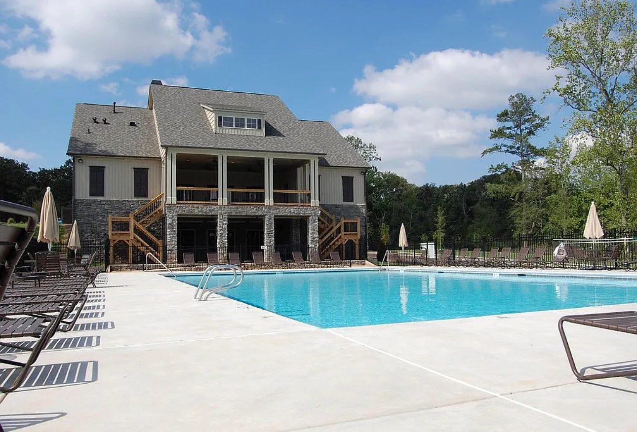1649 Jasper Dr — Photo 2
