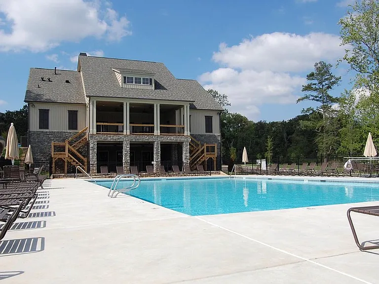 1649 Jasper Dr — Photo 2
