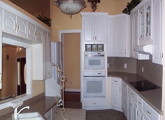gourmet kitchen