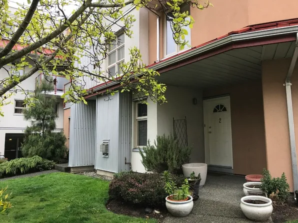 930 N Park St #2, Victoria, BC V8T 1C6
