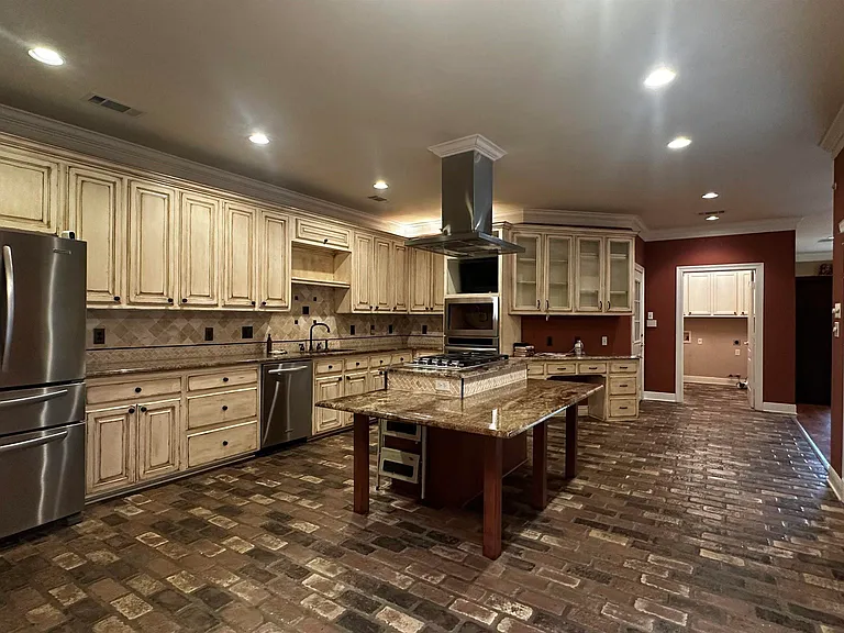 10642 Molly Ave — Photo 3