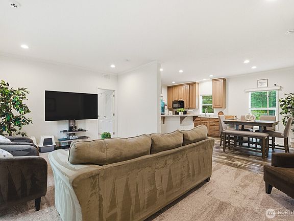 5th image of 8924 Mulberry Court SE