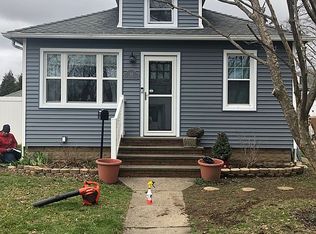 94 Nelson St, Farmingdale, NY 11735