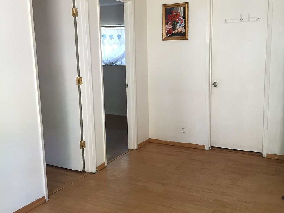 living room - facing room 1, 2, and bathroom