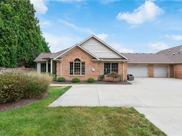 1240 Saint Abigail St SW, Hartville, OH 44632