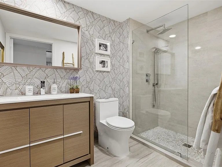 31 SE 5th St #2410 — Photo 36