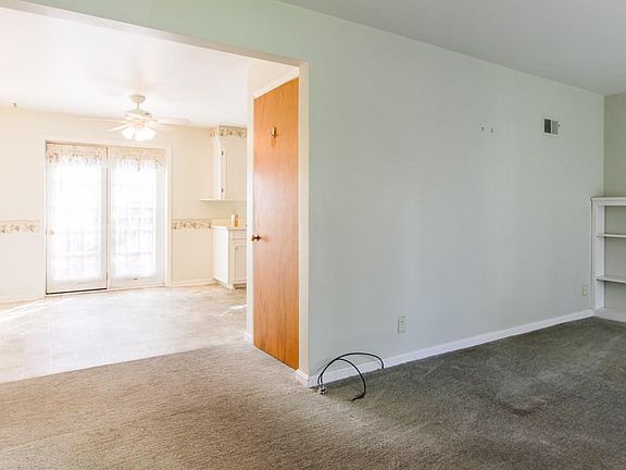 4th image of 579 Westview Blvd
