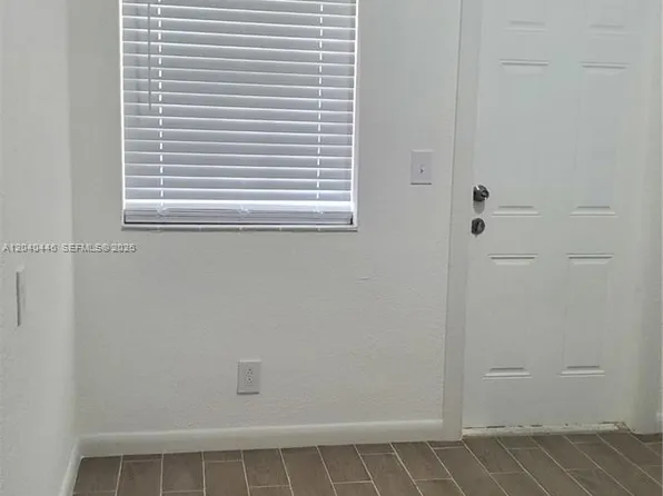 905 SW 4th Ter #E, Hallandale, FL 33009