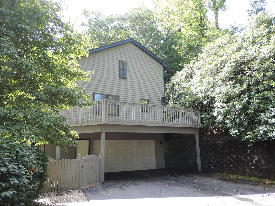 404 Wintergreen Dr