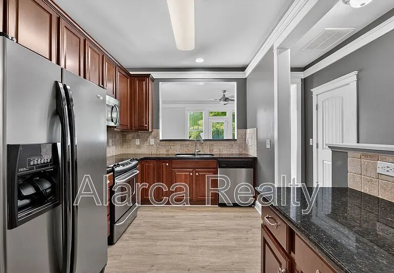 330 Davidson Gateway Dr — Photo 2