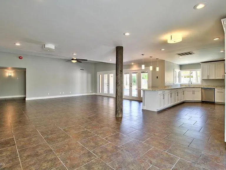 4042 W Sandra Ter — Photo 4