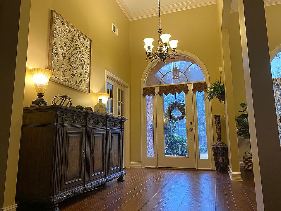 1st image of 635 Huiet Dr
