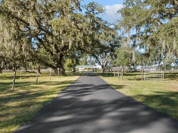 11704 Bur Mac Rd, Dade City, FL 33525