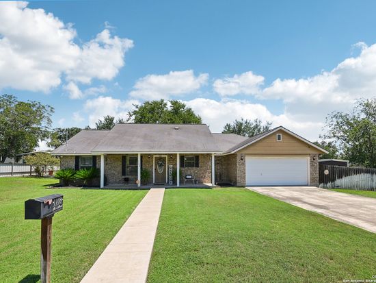 1108 5th, Floresville, TX 78114