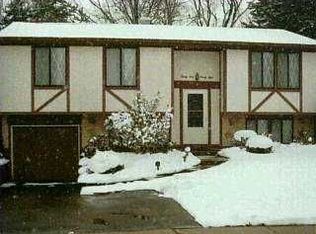 2928 Crocus Ct, Oregon, OH 43616