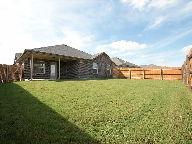 624 Carly Ann Ln — Photo 19