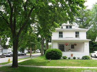 802 Garfield St W, East Rochester, NY 14445