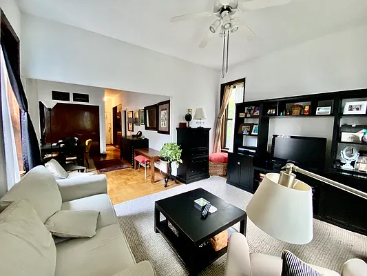 Rented by Compass | media 11