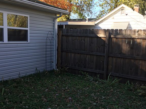 Private front courtyard
