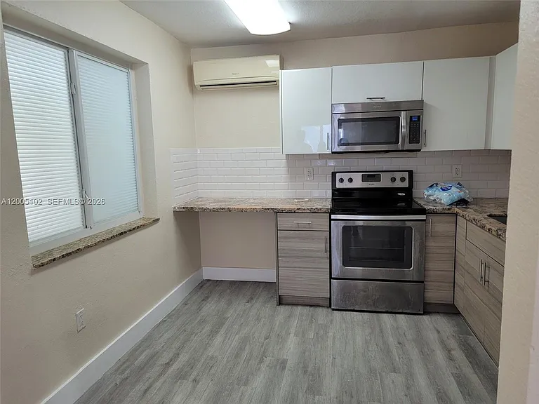 1736 SW 3rd St #3 — Photo 9