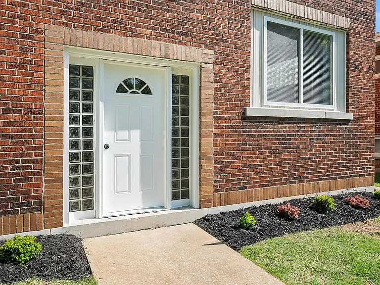 5303 Bancroft Ave #2W — Photo 16
