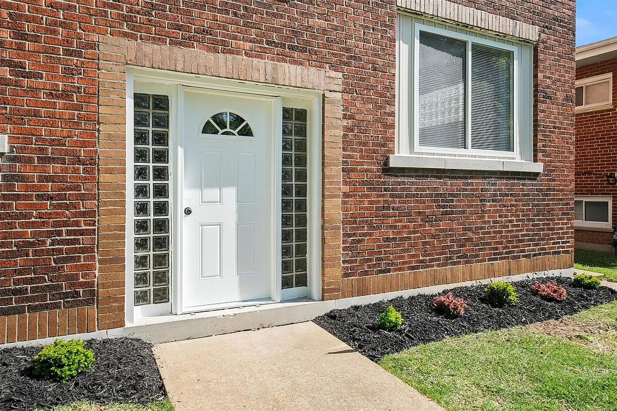 Building Photo - 5303 Bancroft Ave #1W