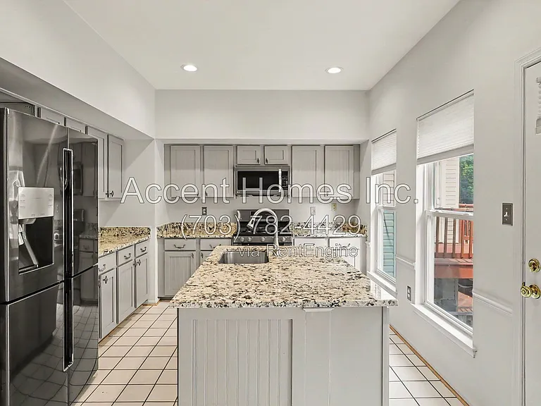 21217 Millwood Sq — Photo 8