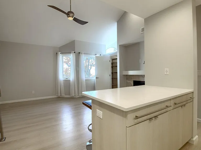 170 S Jackson St #203 — Photo 11