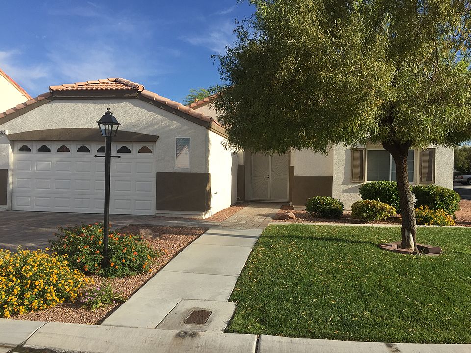 Corner Lot w/RV parking
