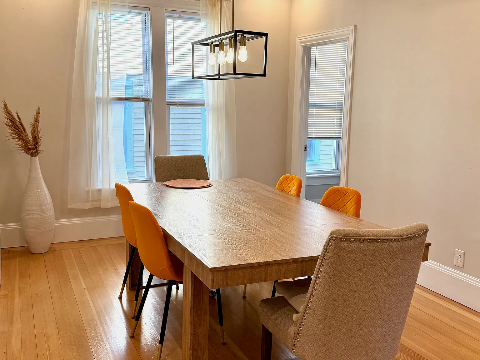 2 bed, 1300 sqft, $3,200 — Photo 4