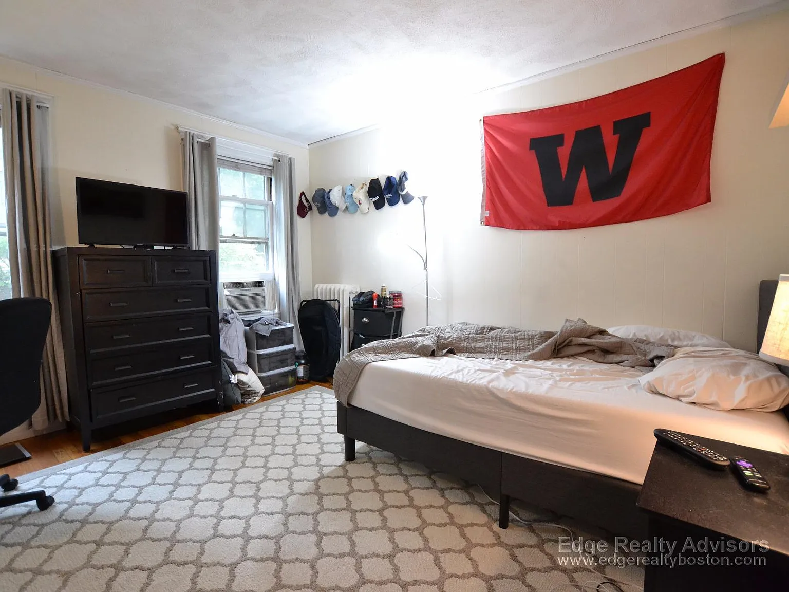 5 bed, 1.5 bath, 2000 sqft, $5,950 — Photo 3
