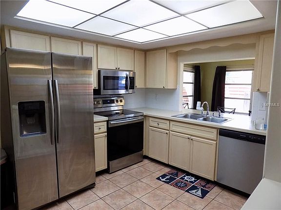 4th image of 3614 Oxford Dr W