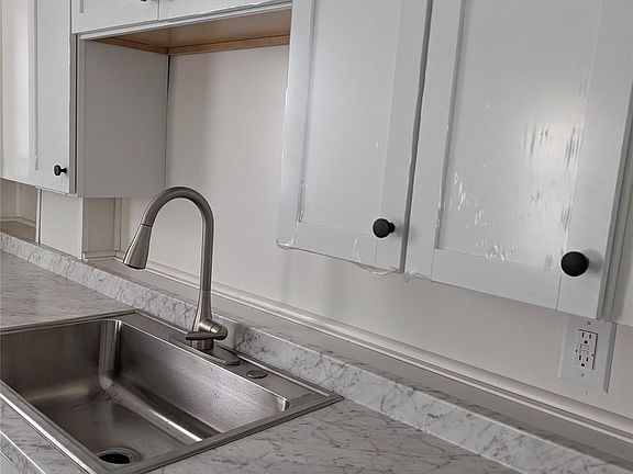 4th image of 37 Le Blanc St