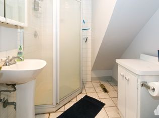 1148 W Addison St #2B, Chicago, IL 60613