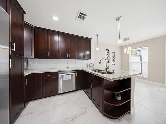 3rd image of 12411 Sungate Ln