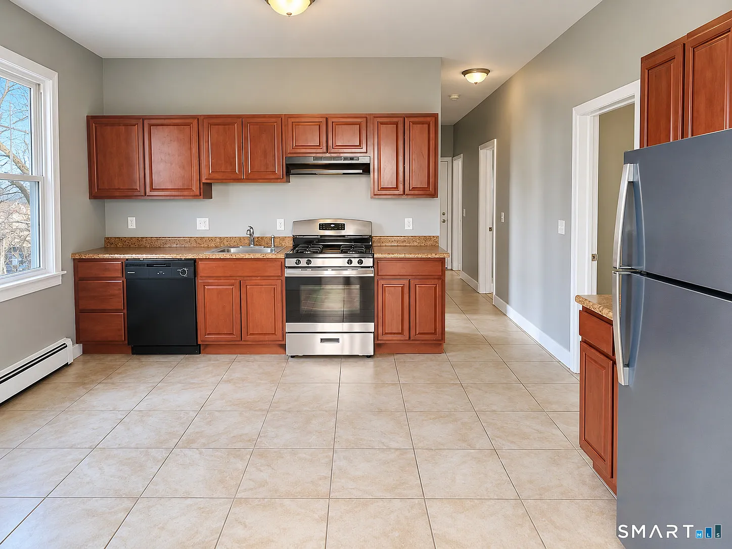 3 bed, 1.0 bath, 1300 sqft, $1,500 — Photo 3