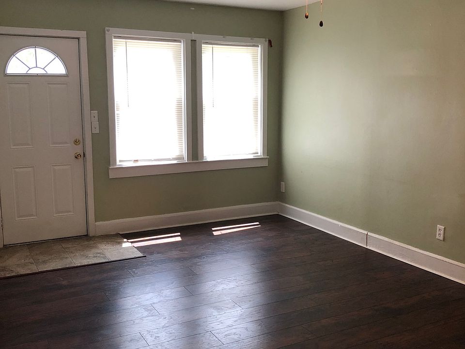 2nd image of 468 W Plum St