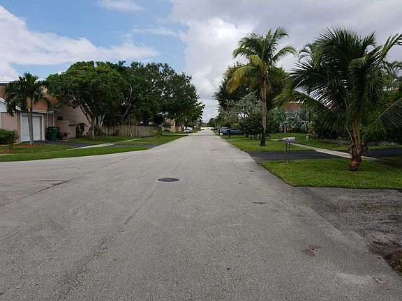 3rd image of 4800 NW 73rd Ave