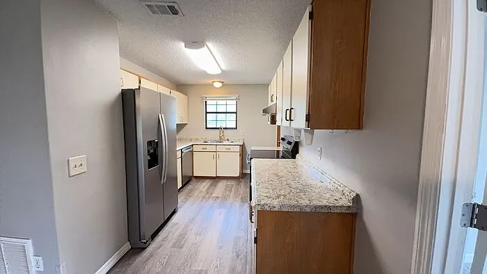 4 bed, 2.0 bath, 1502 sqft, $2,000 — Photo 3
