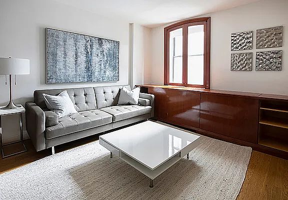 2nd image of 150 W 51st St APT 906