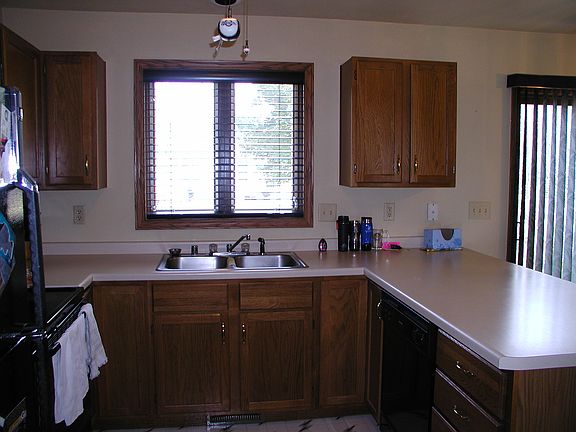 4th image of 990 Bluehill Ave