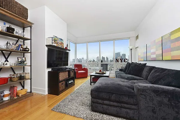 Rented by Bond New York | media 32