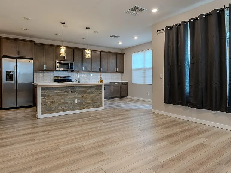 1111 W Diamondback Dr — Photo 1