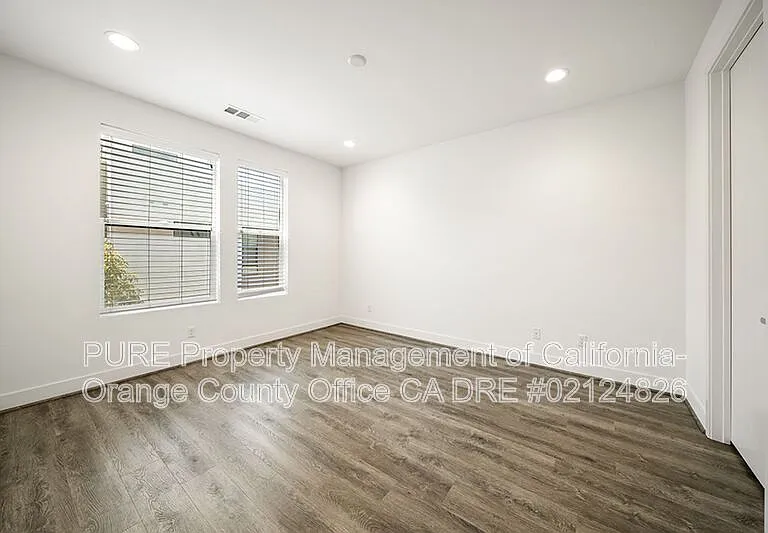 661 W 17th St — Photo 40