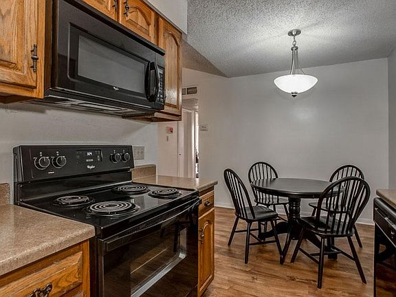 5th image of 203 E 31st St APT 307