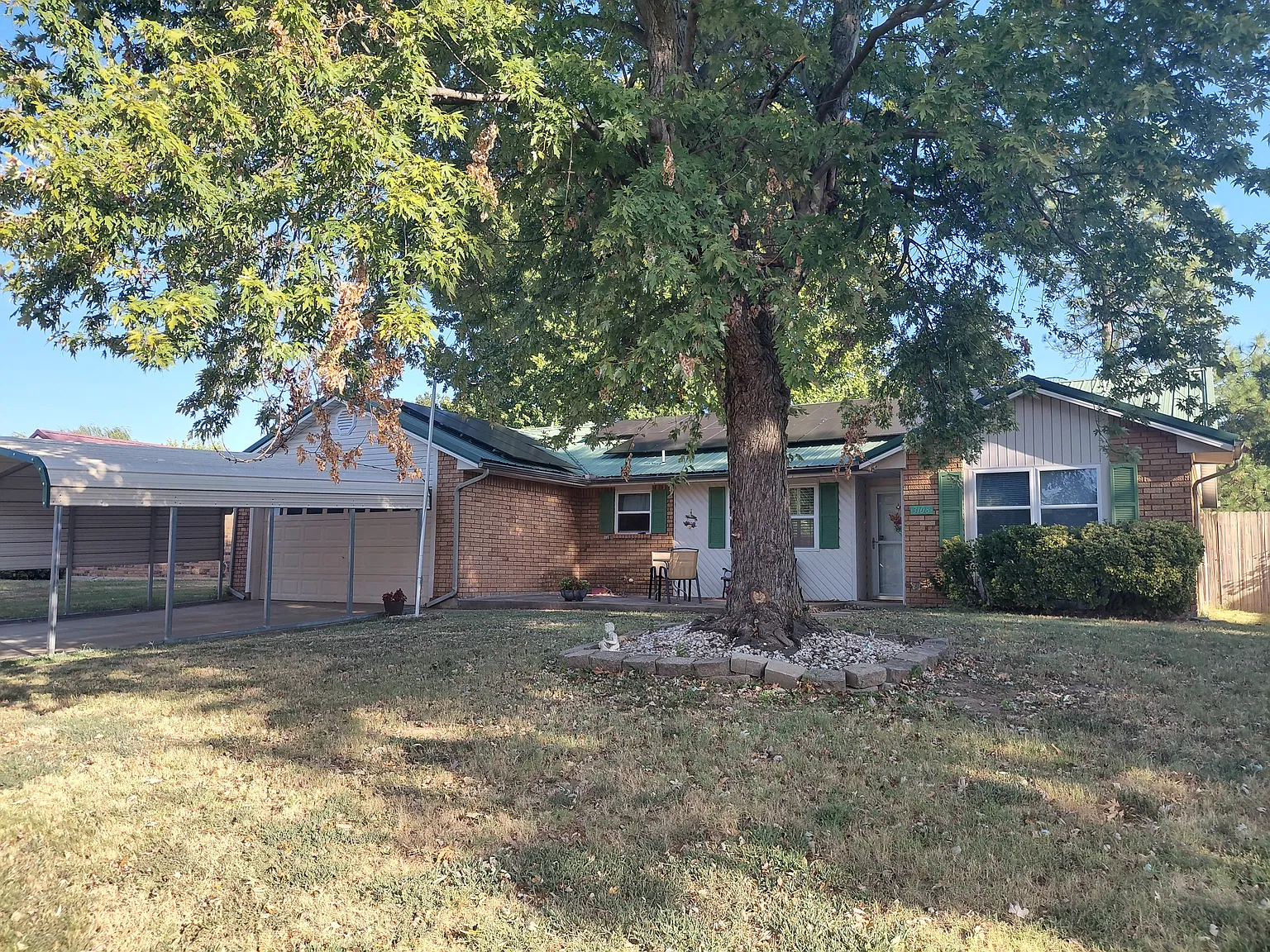 3 bed, 1318 sqft, $1,550 — Photo 1