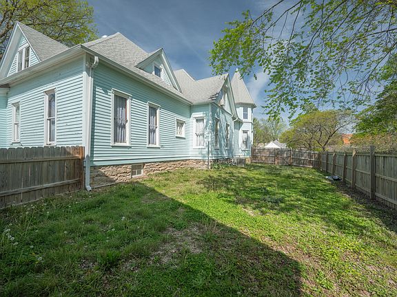 5th image of 205 N Elm Street